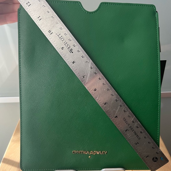 Cynthia Rowley Genuine Saffiano Leather iPad/Tablet Sleeve in Hunter Green - Picture 6 of 8
